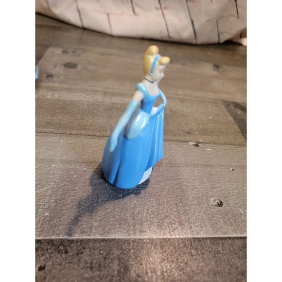 Princess Cinderella running away ball Disney toy figure - Picture 3 of 5